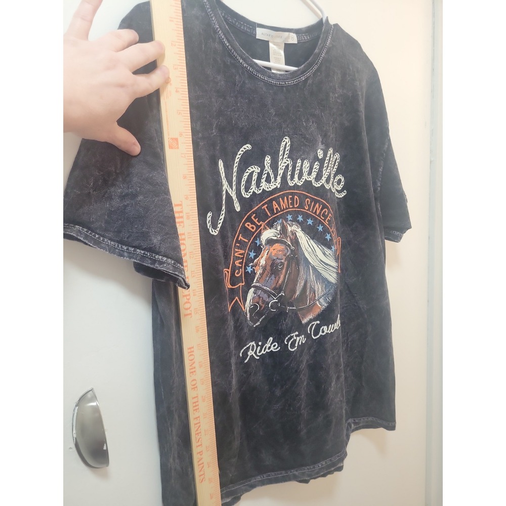 Altar'd State Nashville Can't Be Tamed 1978 Horse Graphic Black Tee M/L - Picture 4 of 7